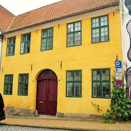 Das Gelbe Haus - Drei Besondere Ferienwohnungen フレンスブルク エクステリア 写真