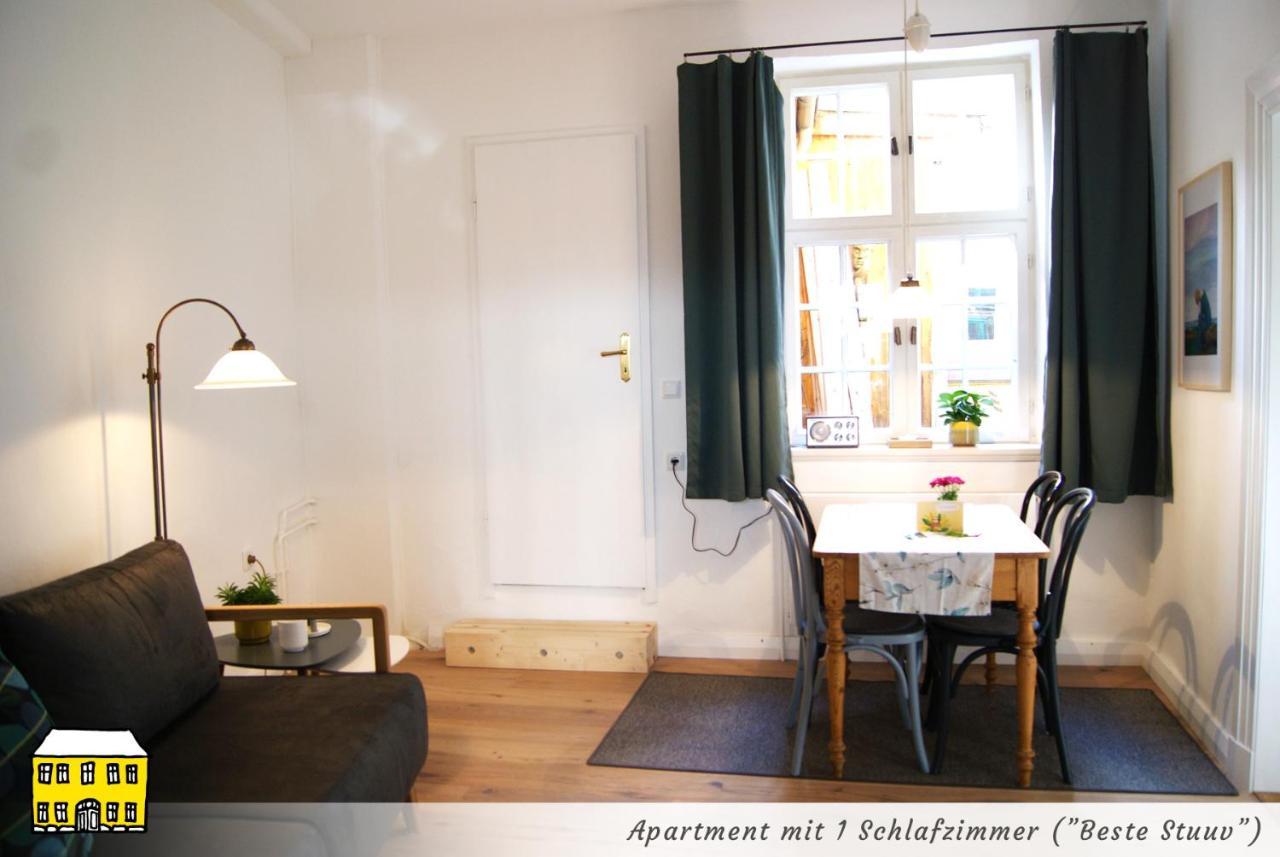 Das Gelbe Haus - Drei Besondere Ferienwohnungen フレンスブルク エクステリア 写真