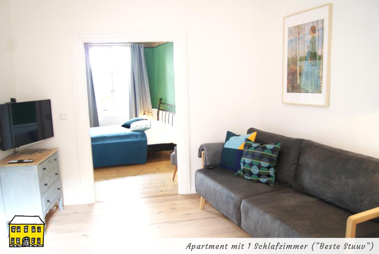 Das Gelbe Haus - Drei Besondere Ferienwohnungen フレンスブルク エクステリア 写真