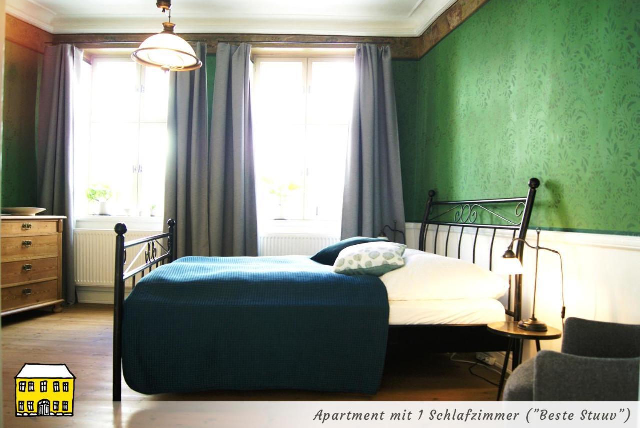 Das Gelbe Haus - Drei Besondere Ferienwohnungen フレンスブルク エクステリア 写真