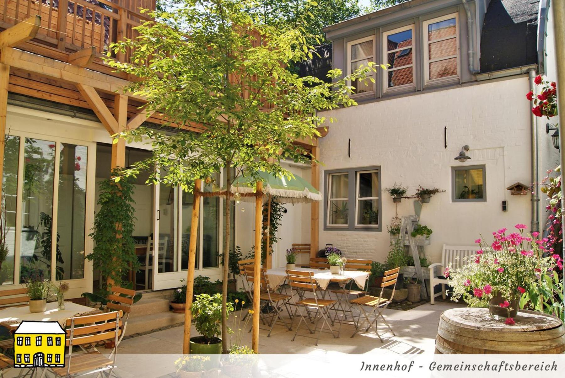 Das Gelbe Haus - Drei Besondere Ferienwohnungen フレンスブルク エクステリア 写真